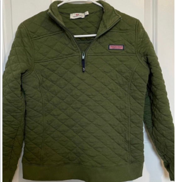 Vineyard Vines Tops - Vineyard Vines olive quilted woman’s med 1/4 sip pullover. Fits like a sm.